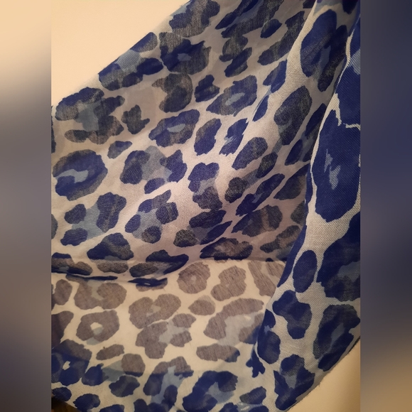 Blue Leopard Print Scarf - Picture 2 of 7